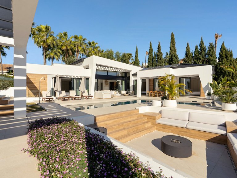 Villa for Sale in Nueva Andalucía, Marbella Area 4