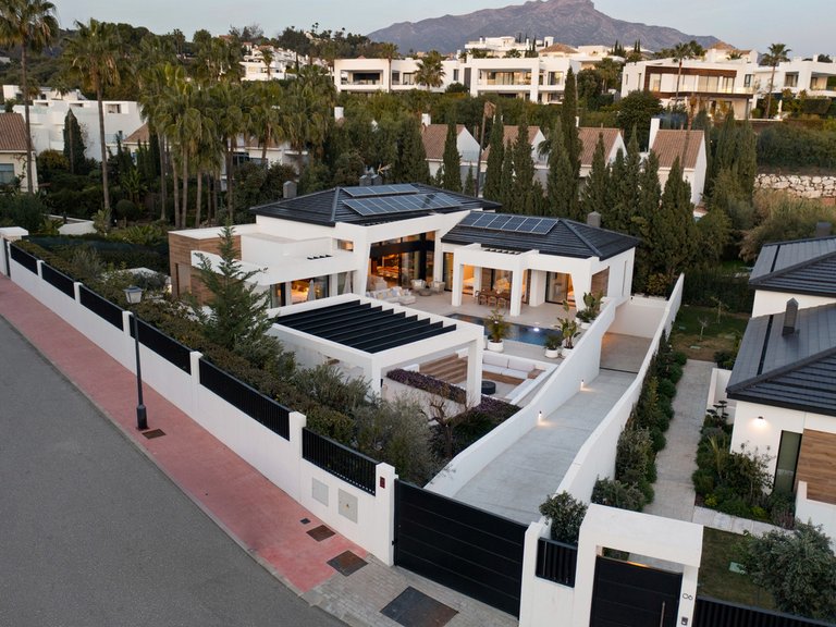 Villa for Sale in Nueva Andalucía, Marbella Area 5