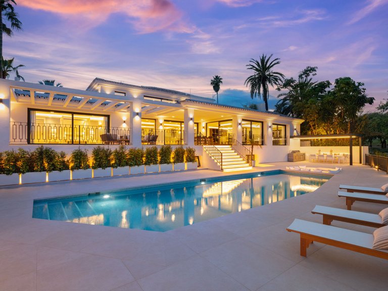 Villa for Sale in Nueva Andalucía, Marbella Area 1