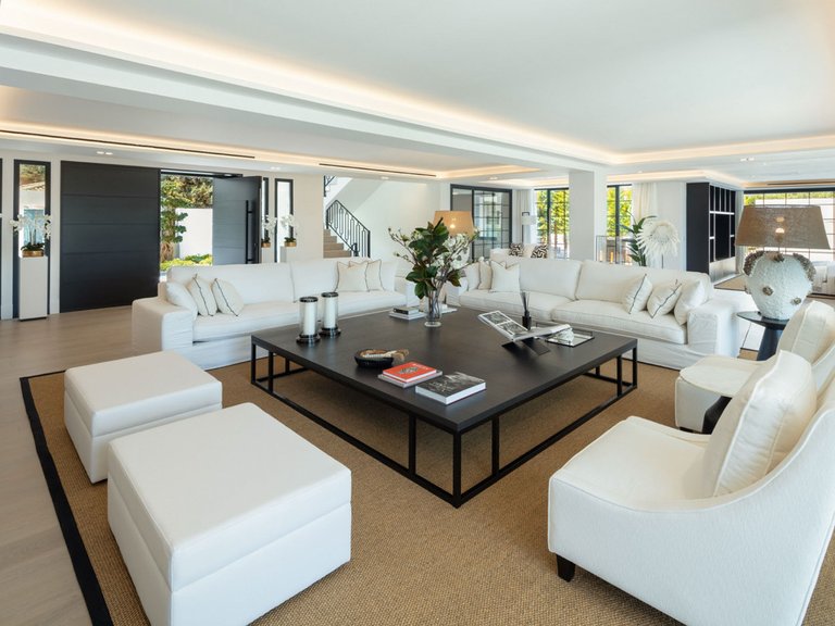 Villa for Sale in Nueva Andalucía, Marbella Area 3