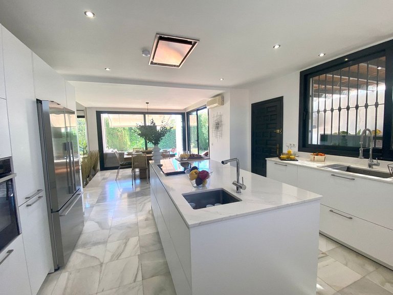 Villa for Sale in Nueva Andalucía, Marbella Area 15