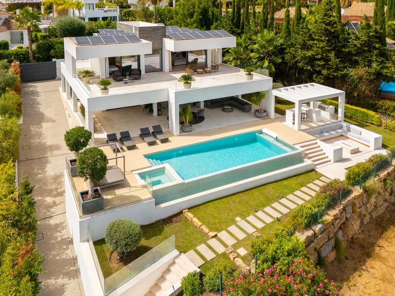 Villa for Sale in Nueva Andalucía, Marbella Area 1