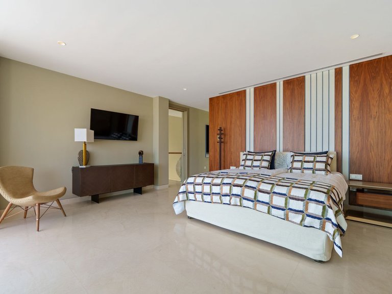 Villa for Sale in Nueva Andalucía, Marbella Area 15