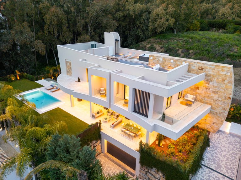 Villa for Sale in Nueva Andalucía, Marbella Area 1