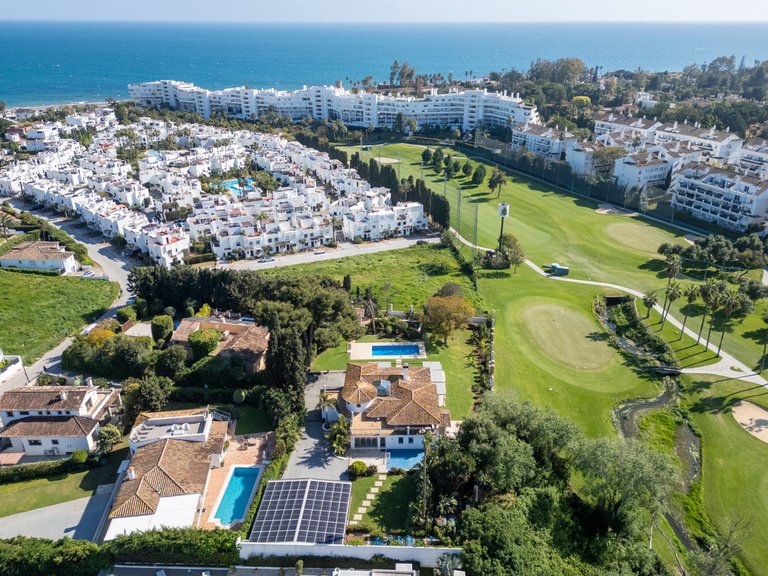 Villa for Sale in San Pedro De Alcántara, Marbella Area 3