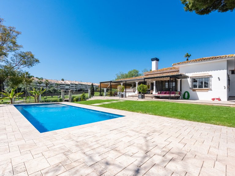 Villa for Sale in San Pedro De Alcántara, Marbella Area 5