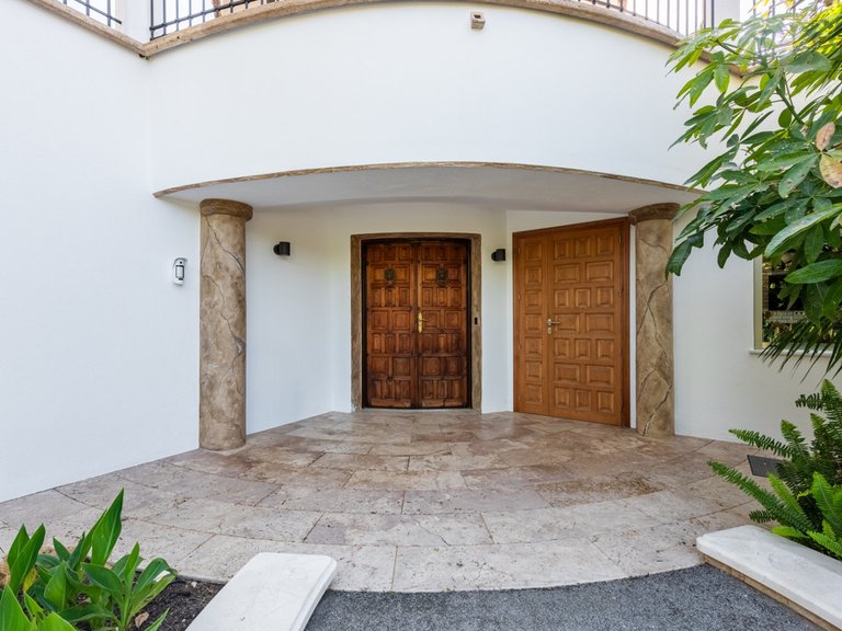 Villa for Sale in San Pedro De Alcántara, Marbella Area 9