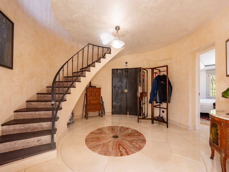 Villa for Sale in San Pedro De Alcántara, Marbella Area 10