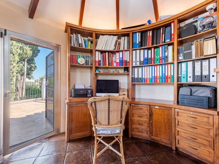 Villa for Sale in San Pedro De Alcántara, Marbella Area 11