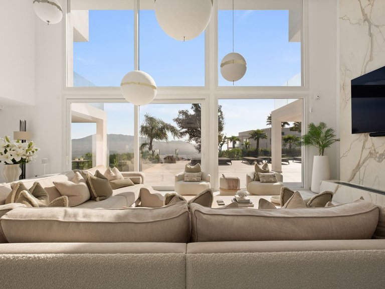 Villa for Sale in La Mairena, Marbella Area 2