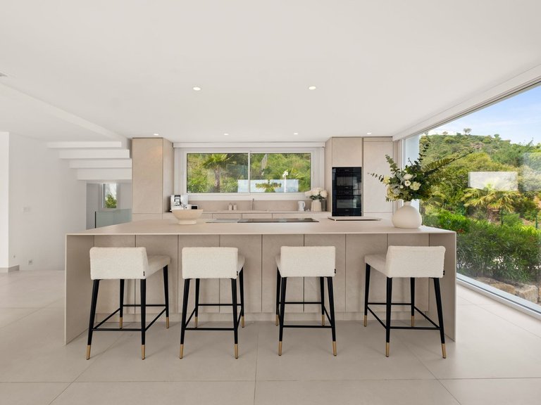Villa for Sale in La Mairena, Marbella Area 12