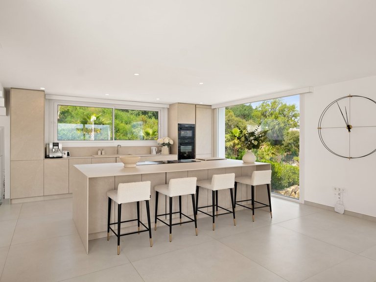Villa for Sale in La Mairena, Marbella Area 13