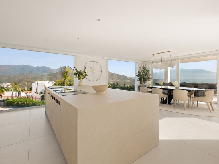 Villa for Sale in La Mairena, Marbella Area 14