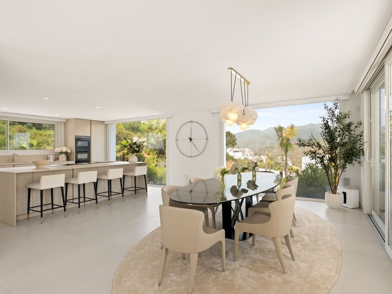 Villa for Sale in La Mairena, Marbella Area 16