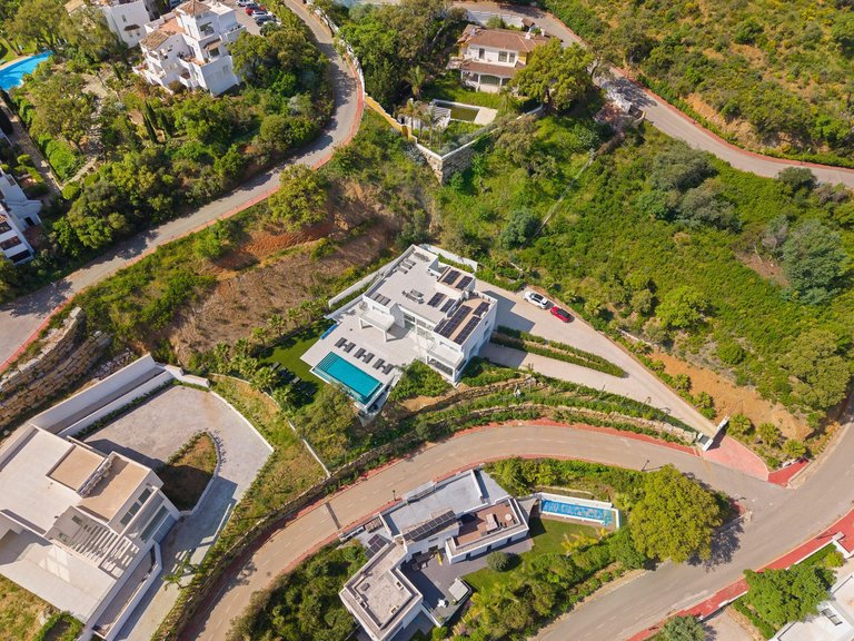 Villa for Sale in La Mairena, Marbella Area 3