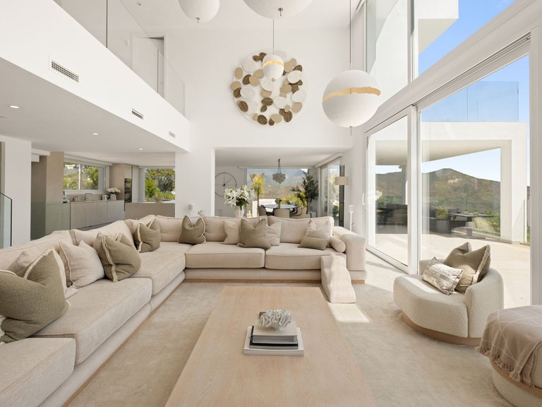 Villa for Sale in La Mairena, Marbella Area 5