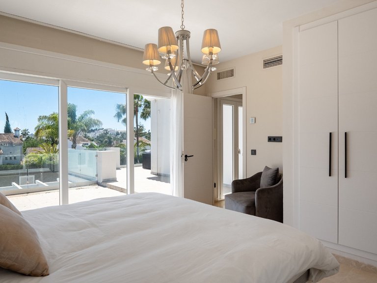 Villa for Sale in Nueva Andalucía, Marbella Area 17