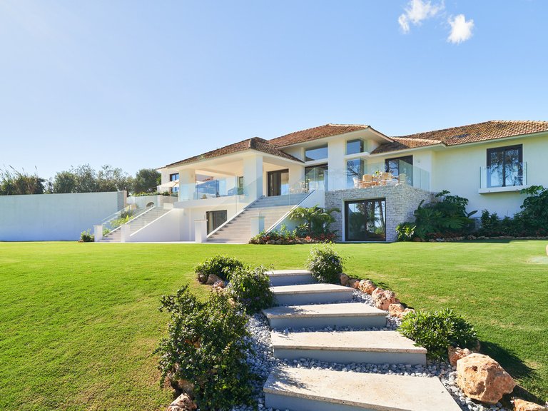 Villa for Sale in San Pedro De Alcántara, Marbella Area 11