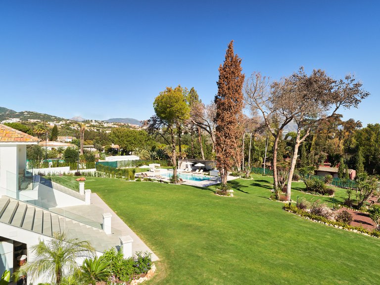 Villa for Sale in San Pedro De Alcántara, Marbella Area 12