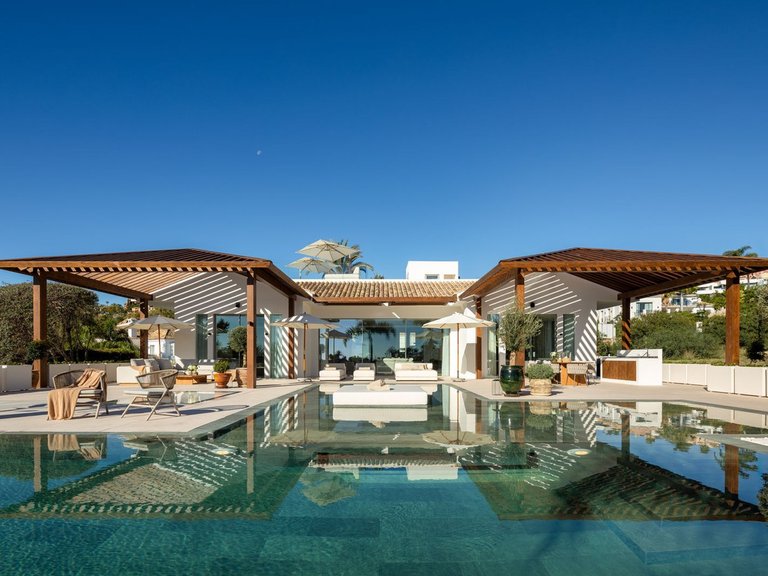 Villa for Sale in Nueva Andalucía, Marbella Area 1
