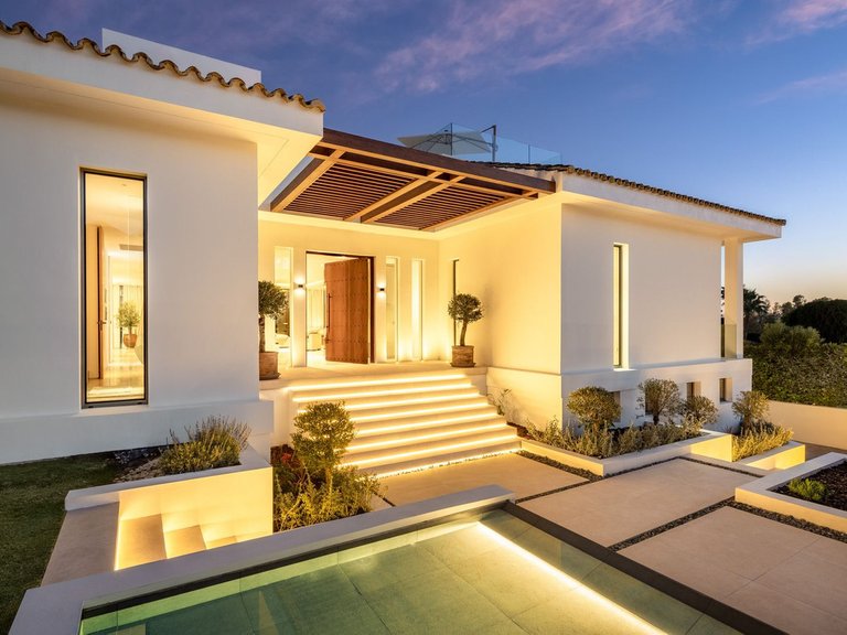 Villa for Sale in Nueva Andalucía, Marbella Area 16