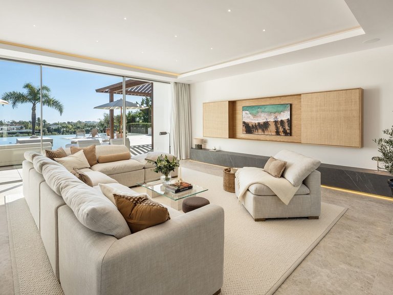 Villa for Sale in Nueva Andalucía, Marbella Area 3