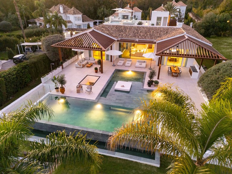 Villa for Sale in Nueva Andalucía, Marbella Area 5