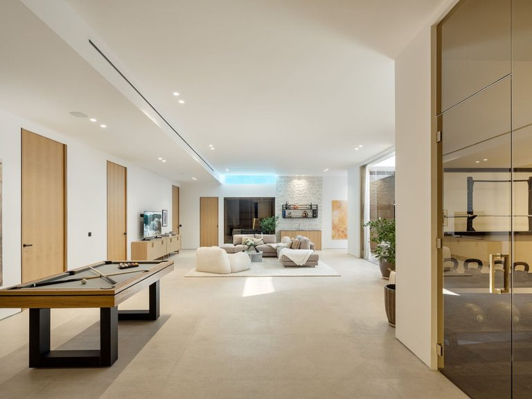 Villa for Sale in Nueva Andalucía, Marbella Area 9