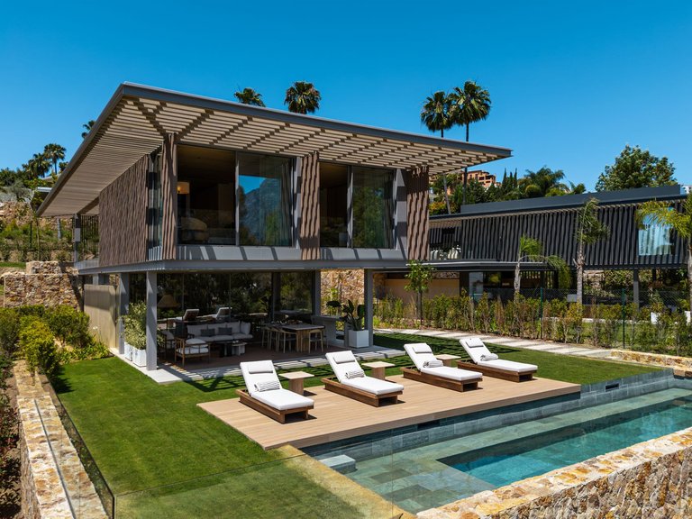 Villa for Sale in Nueva Andalucía, Marbella Area 1
