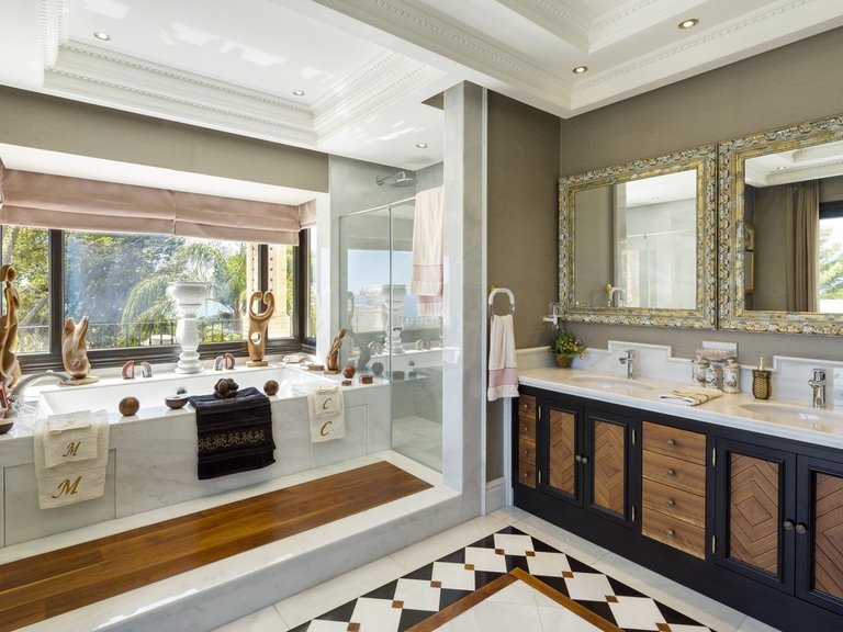 Villa for Sale in The Golden Mile, Marbella Area 12