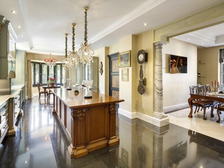 Villa for Sale in The Golden Mile, Marbella Area 13