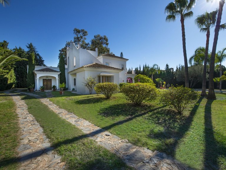 Villa for Sale in Guadalmina Baja, Marbella Area 5