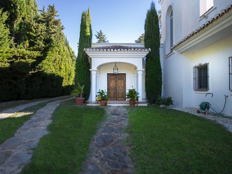 Villa for Sale in Guadalmina Baja, Marbella Area 9