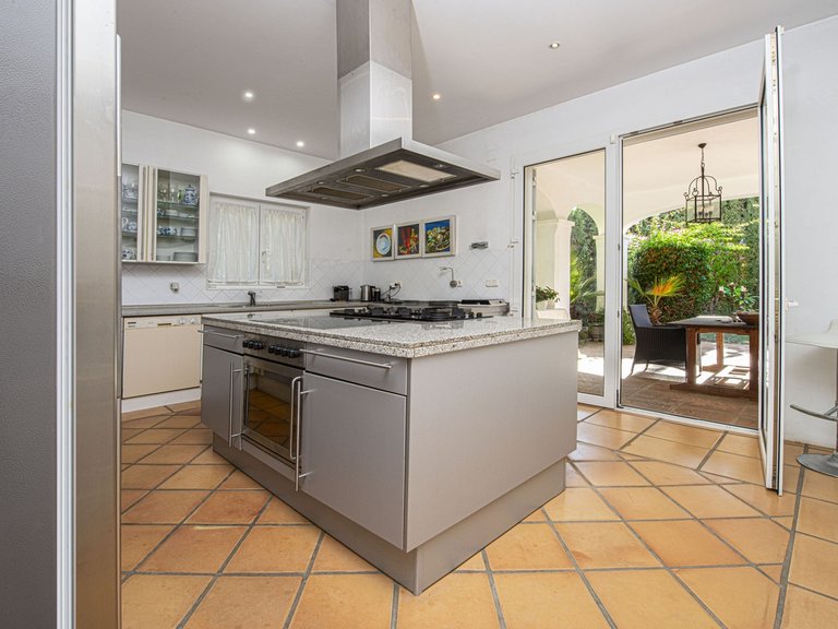 Villa for Sale in Guadalmina Baja, Marbella Area 15