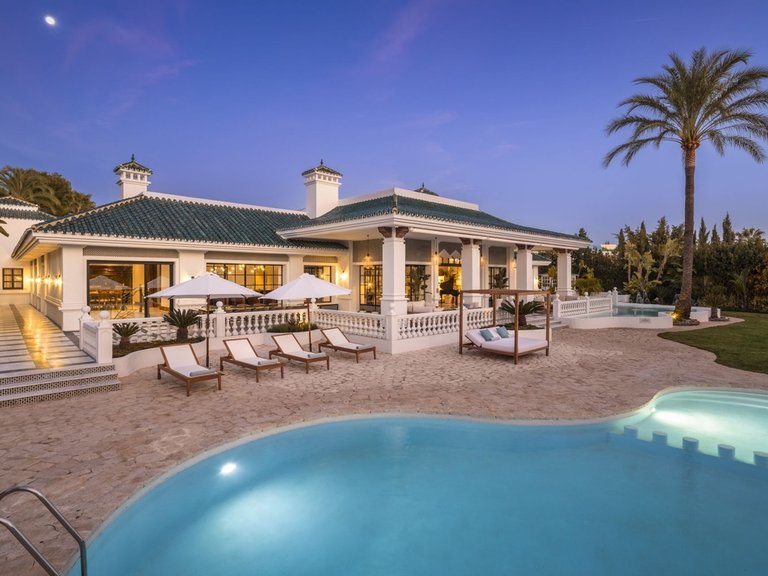 Villa for Sale in Nueva Andalucía, Marbella Area 1