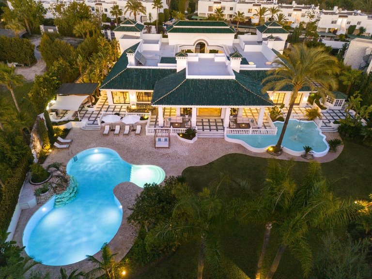 Villa for Sale in Nueva Andalucía, Marbella Area 11