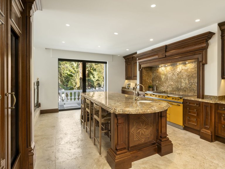 Villa for Sale in Nueva Andalucía, Marbella Area 12