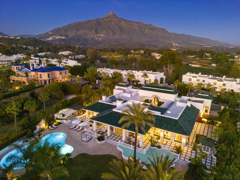 Villa for Sale in Nueva Andalucía, Marbella Area 16