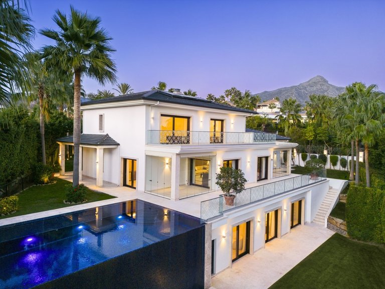 Villa for Sale in Nueva Andalucía, Marbella Area 1