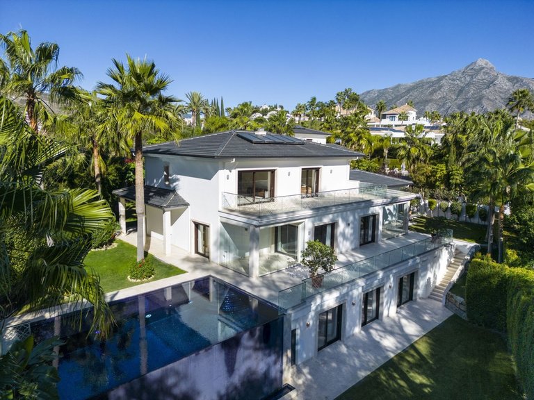 Villa for Sale in Nueva Andalucía, Marbella Area 3