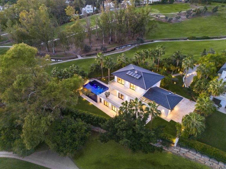 Villa for Sale in Nueva Andalucía, Marbella Area 4