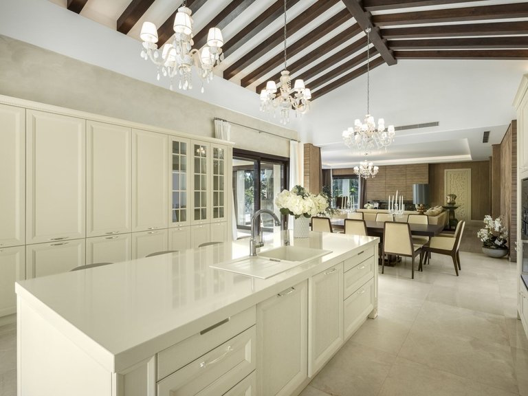 Villa for Sale in Nueva Andalucía, Marbella Area 12