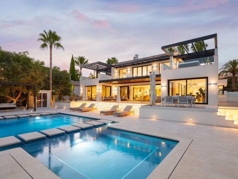 Villa for Sale in Nueva Andalucía, Marbella Area 1