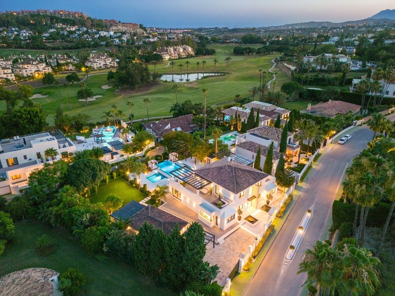 Villa for Sale in Nueva Andalucía, Marbella Area 10