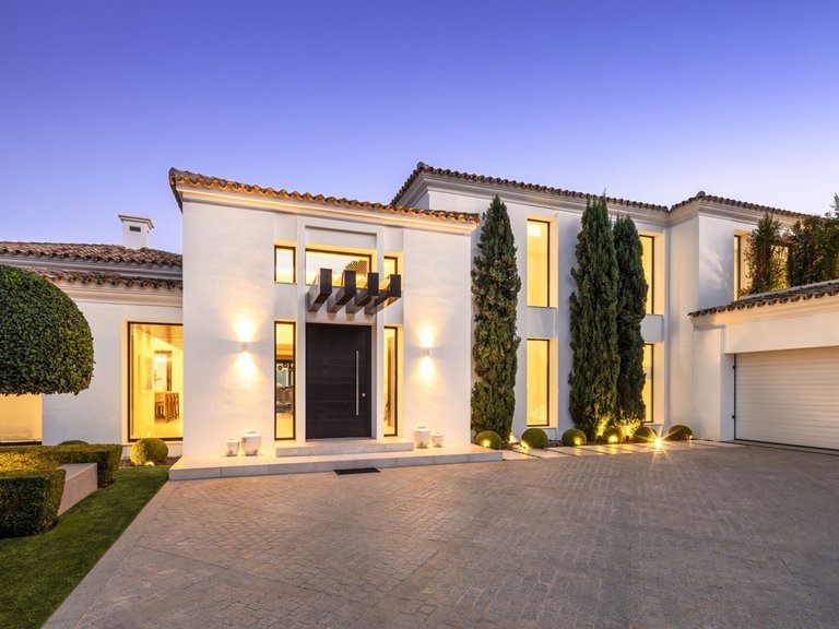 Villa for Sale in El Madroñal, Marbella Area 3