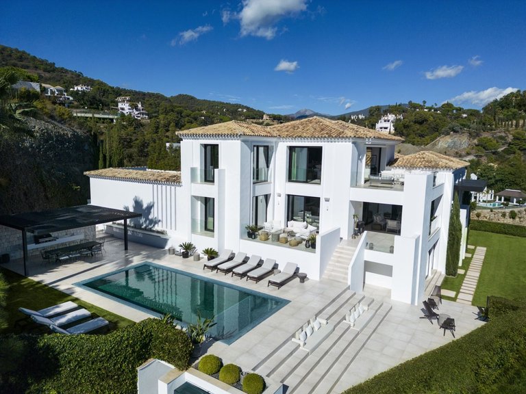 Villa for Sale in El Madroñal, Marbella Area 11