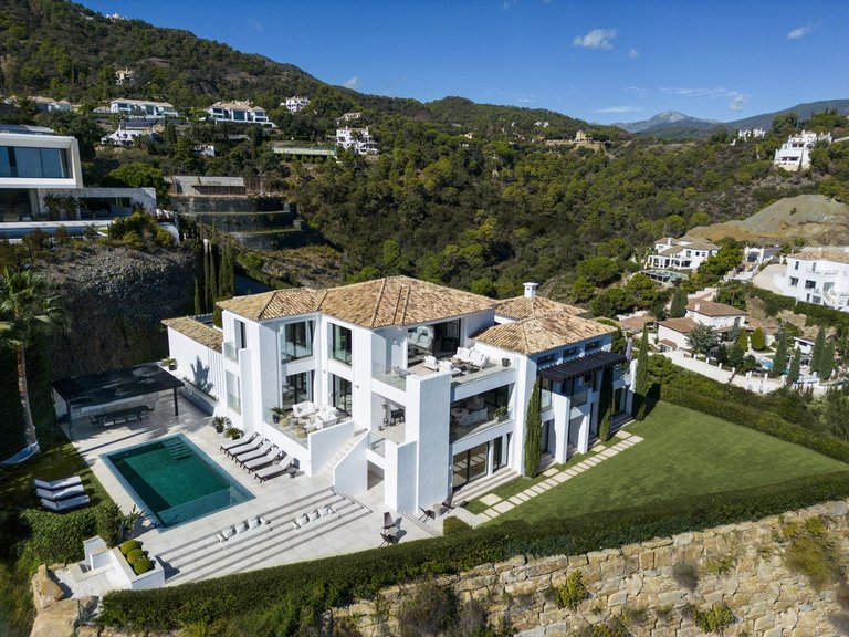 Villa for Sale in El Madroñal, Marbella Area 14