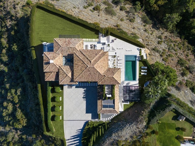 Villa for Sale in El Madroñal, Marbella Area 16