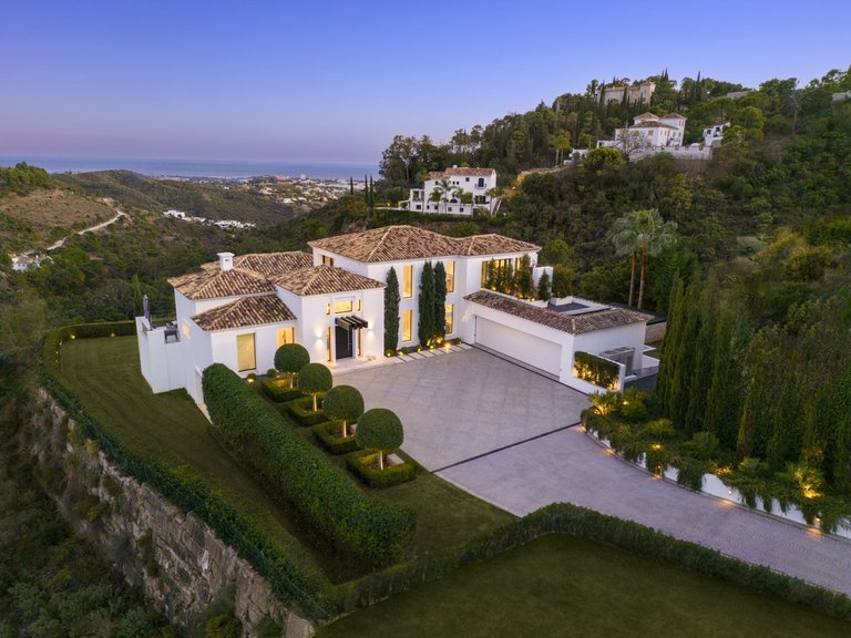 Villa for Sale in El Madroñal, Marbella Area 18