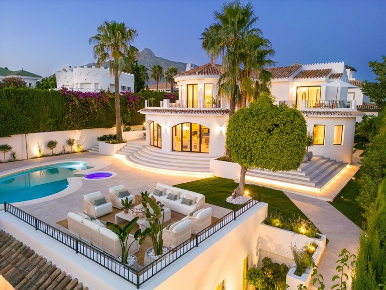 Villa for Sale in Nueva Andalucía, Marbella Area 1